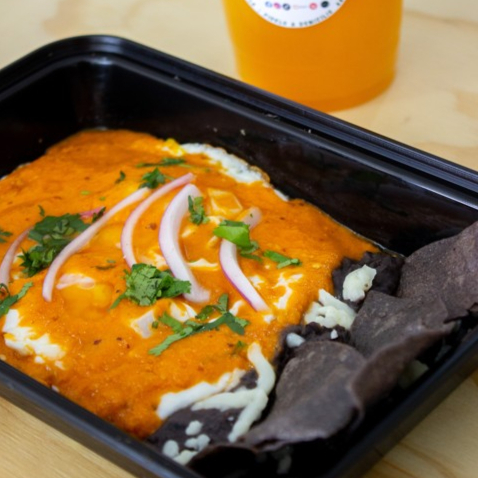 Huevos Orgánicos con Frijoles Negros