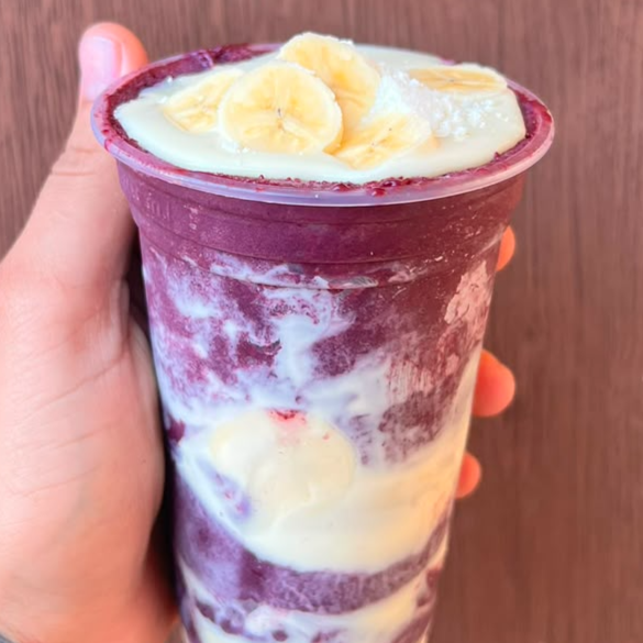 Descubra o nosso Açaí , uma delícia artesanal sem corantes nem conservantes, que irá surpreender seu paladar com sua singularidade. Este prato, pertencente à nossa categoria 'Queridinho', oferece 4 adicionais gratuitos, cuidadosamente montados em camadas, proporcionando uma experiência gustativa diferenciada. Com a combinação perfeita, este açaí é uma verdadeira celebração de sabores.
#Açaí300ml #Artesanal #Semcorantes #Semconservantes #Adicionaisgrátis #Experiênciagustativa #Saúde #Sabor