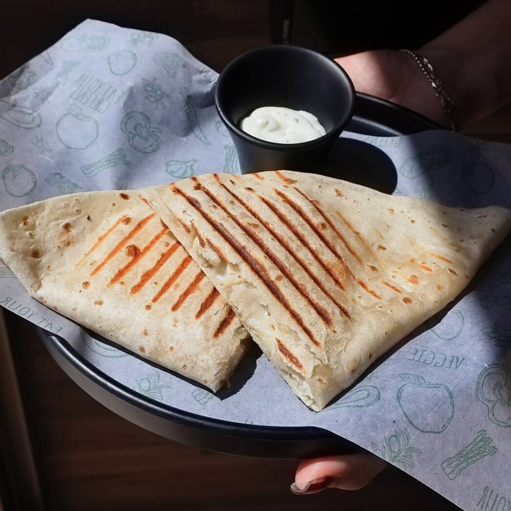 Quesadilla de Arrachera o Pollo