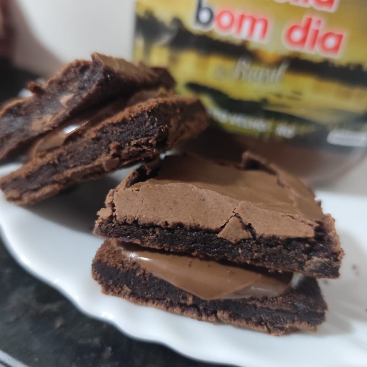 Nossa massa bem chocolatuda de brownie com uma leve casquinha crocante por fora. Recheado da verdadeira Nutella.
