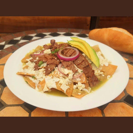 Chilaquiles con Arrachera