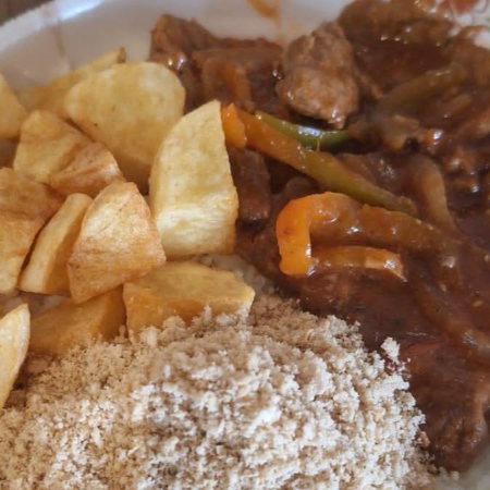ARROZ,FEIJAO, FAROFA, BIFE DE PANELA AO SUGO COM BATATA FRITA