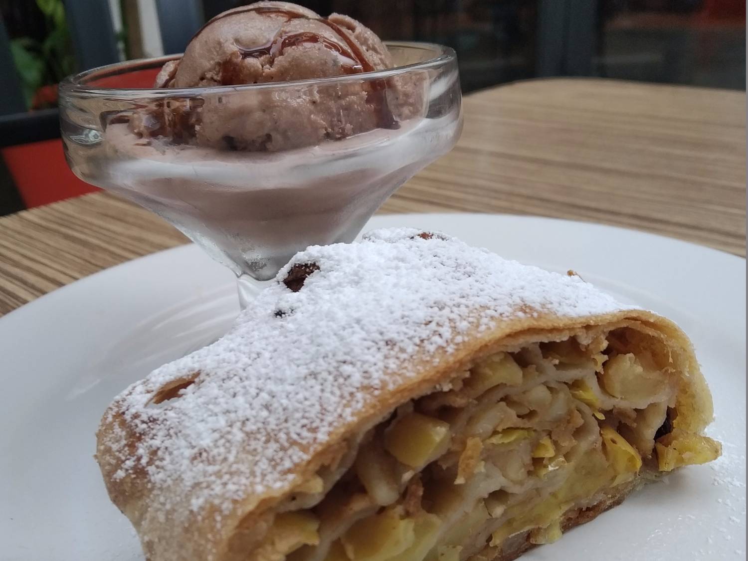 Strudel de Manzana con Helado de Vainilla