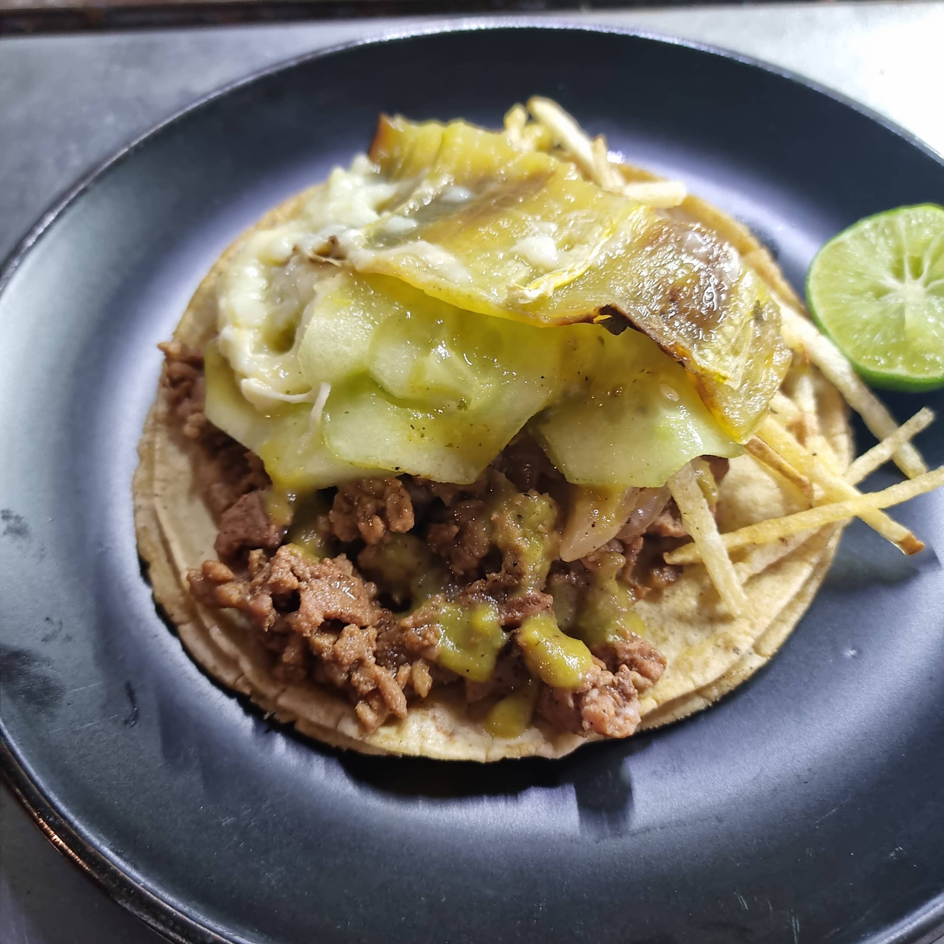 Taco de bistec adobado
