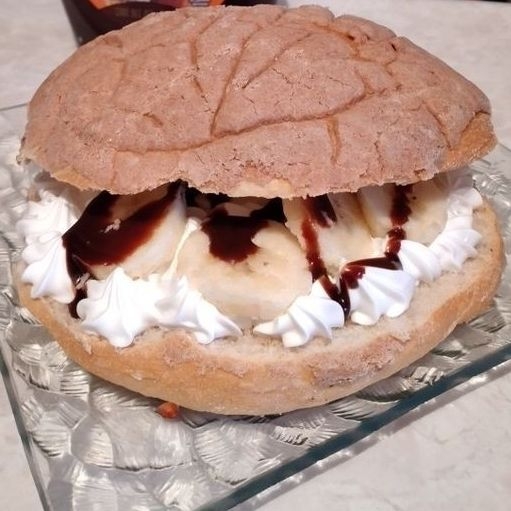 Concha Rellena de Plátano
