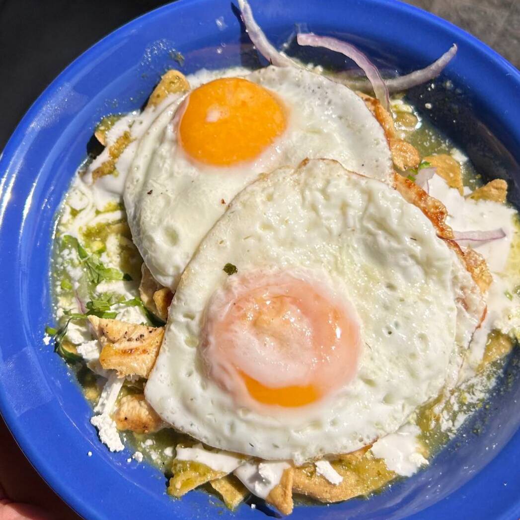 Chilaquiles Verdes con Huevo Estrellado