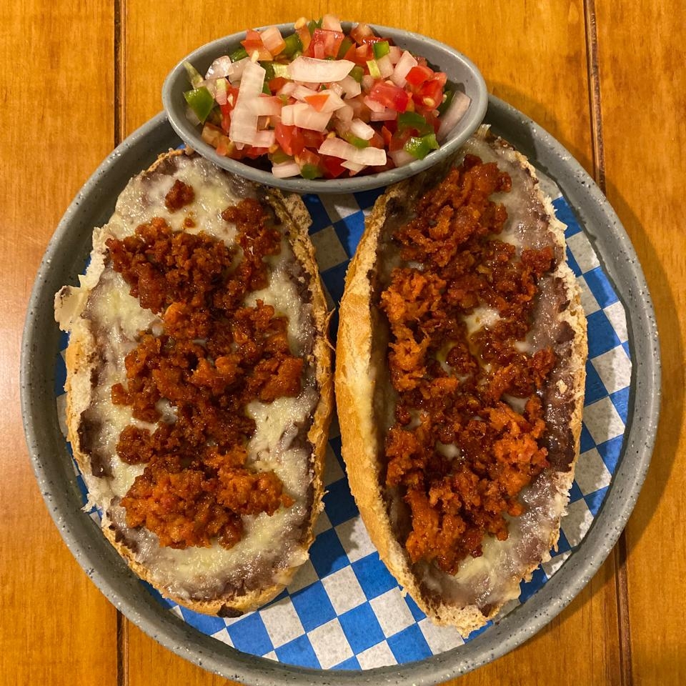 Molletes con Chorizo 2 Pzs