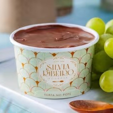 Bombom com Brigadeiro belga, Brigadeiro de Ninho, uvas e chocolate belga ao leite. Obs. 1: não alteramos nenhum produto ou retiramos/adicionamos ingrediente. Obs. 2: produto de consumo imediato. Obs. 3: alguns produtos podem vir com vencimento do mesmo Dia.