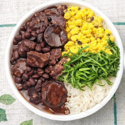 Feijoada Simples arroz, couve e farofa