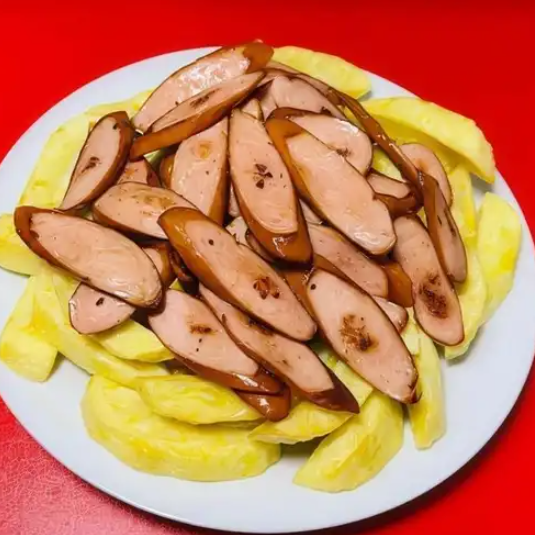 Salchipapa Clásica