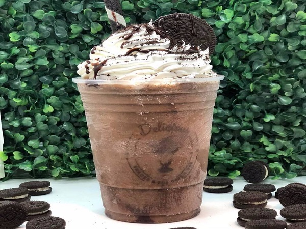 "Delicious Snacks & Ice Cream Bar"