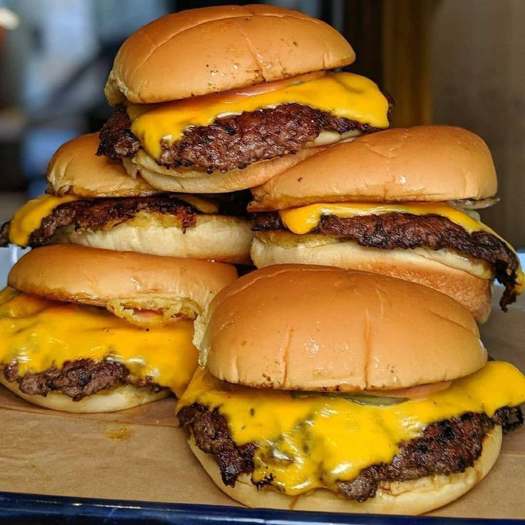 Combo Hamburguesa con Queso, Papas y Refresco