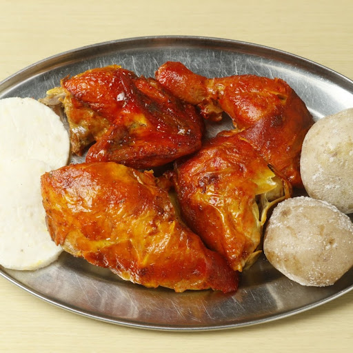 1/2 Asado + 1 Acompañamiento + Arepa