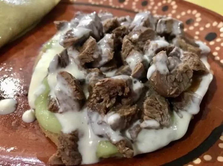 Tostada De Arrachera Tipo Siberia