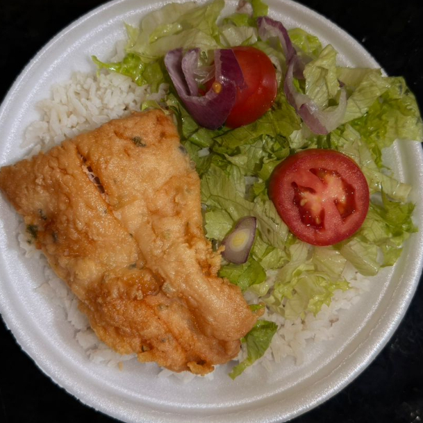 Filé de peixe (LINGUADO) , Arroz, Feijão e Salada verde **OBS: QUANDO NÃO HOUVER O COMPLEMENTO, AUTOMATICAMENTE SUBSTITUIREMOS POR OUTRO**
