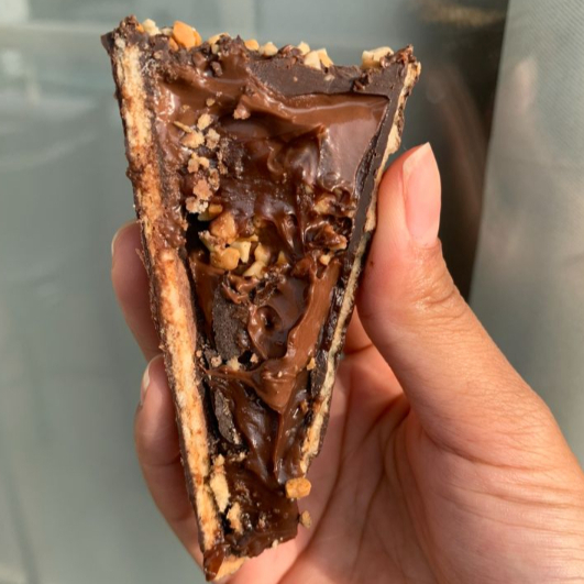 Mini cone recheado com brigadeiro,Nutella e castanhas
