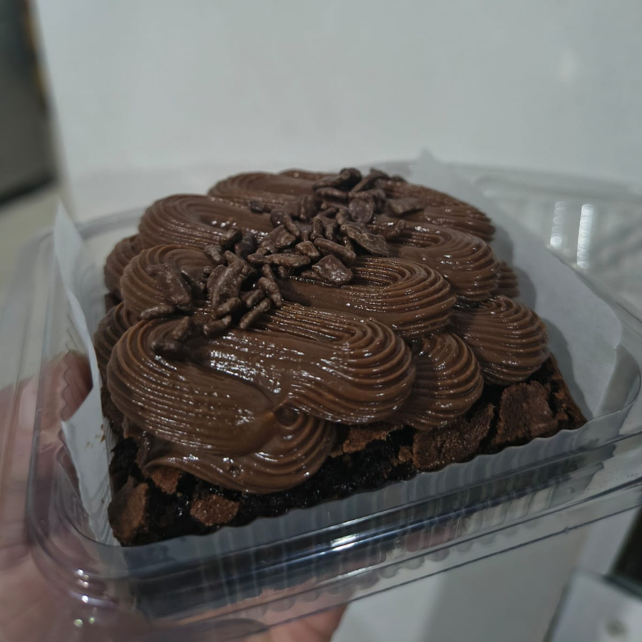 Brownie clássico Delicatto, coberto com creme de cacau 50%