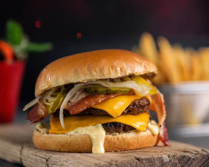 Bacon cheeseburger