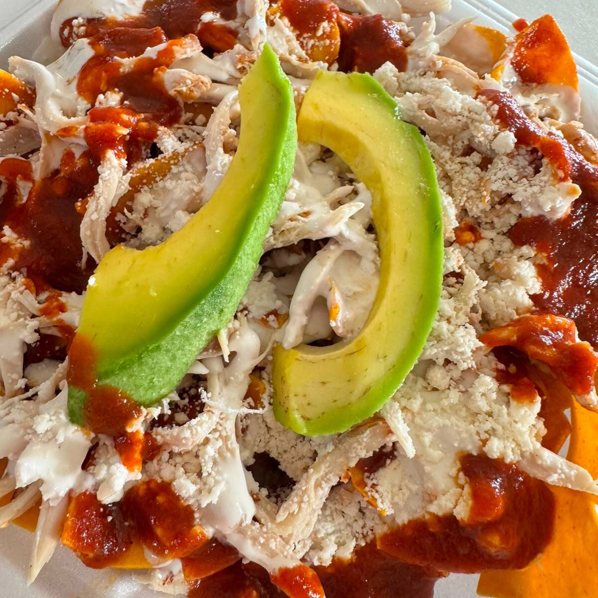 Chilaquiles Rojos con Pollo para 2 Personas