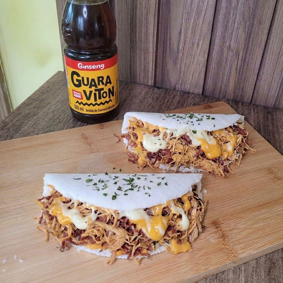 2 tapiocas frango/calabresa(frango,calabresa ralada,requeijão e cheddar cremoso)+1 guaraviton 500ml grátis.