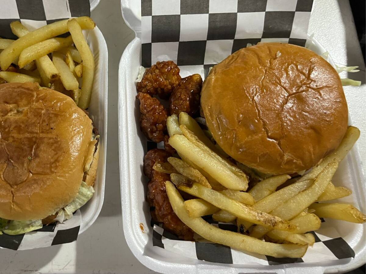 CHAKAS BURGER