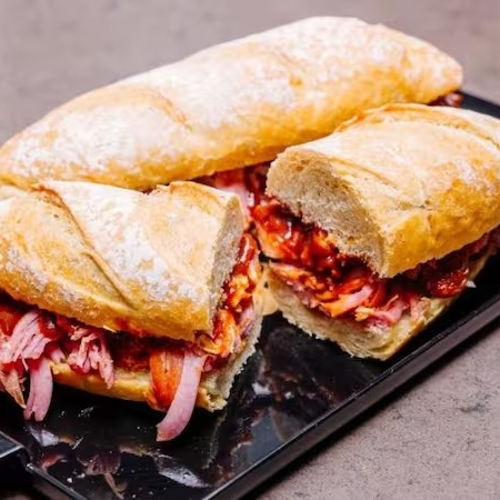 Ciabatta, Mussarela, Pepperoni, Tomate e Parmesão