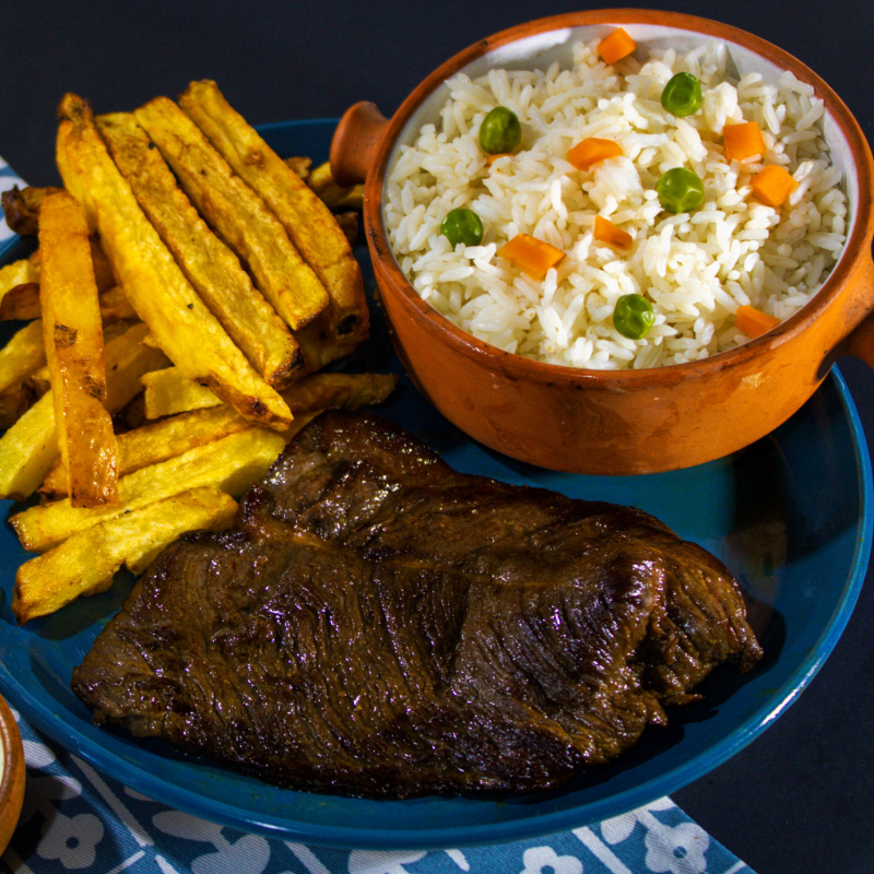 Bistec Flameado con Arroz y Papas