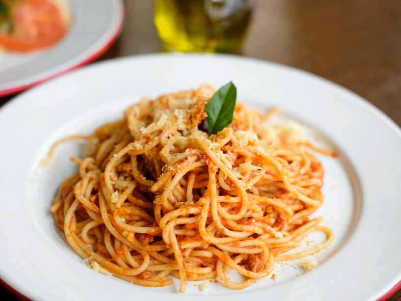 Spaghetti Bolognesa + (Focaccia de Cortesia)