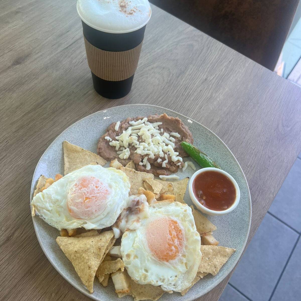 Chilaquiles con Huevo Poché