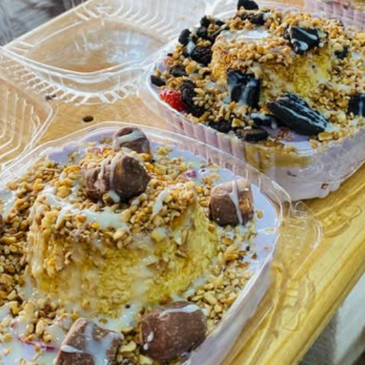 Bomba de Fresas con Crema y Flan Napolitano