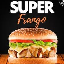 Filé de peito em cubos assado na chapa, Queijo mussarela deretido, Pão selado, Alface,Tomate e Cebola assada, pra finalizar nosso delicioso molho caseiro.