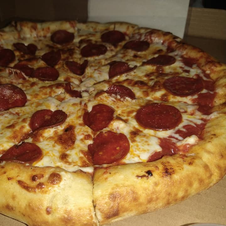 Pizza Grande Peperoni con Orilla Queso Crema