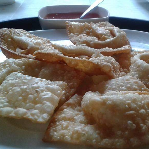 33. Wantán Frito con Camarones en Salsa Agridulce
