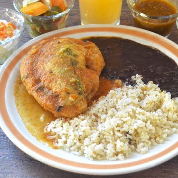 Chile relleno + agua del dia