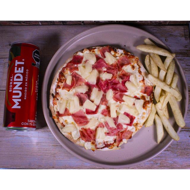 Pizza Tradicional 20cm, Papas, Refresco