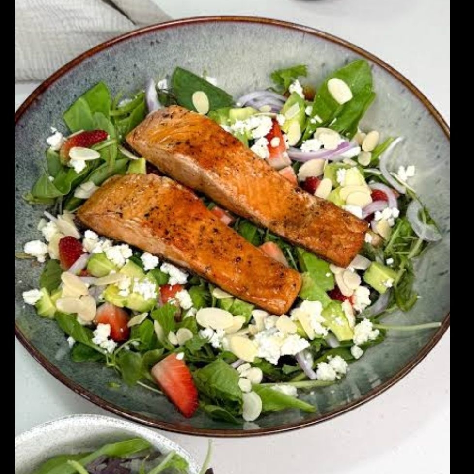 Ensalada de la Casa con Salmón.
