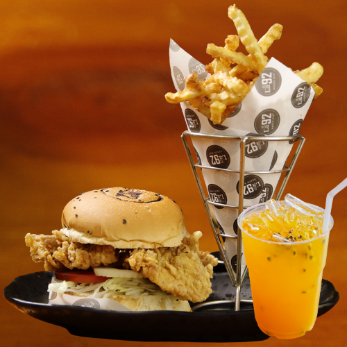 Crispy Burger con Papas y Bebida
