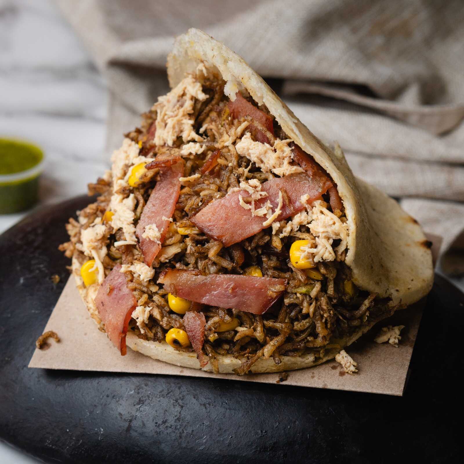 Arepa Mazorcada de Pollo y Tocineta