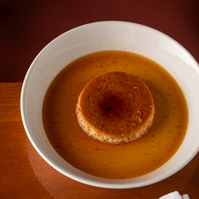 Pudim de leite e caramelo cumaru