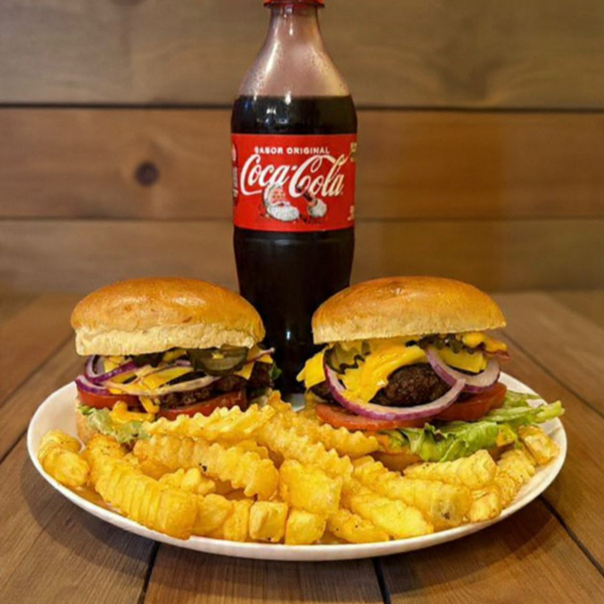 Super Rodízio Black Night com 02 Burguers da Casa a sua Escolha + 02 Porções de Fritas (200g) e 01 Coca Cola de 600ml bem Geladinha - Uma Pedida mais do que Perfeita!