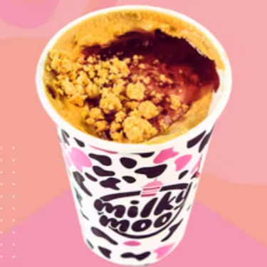 Paçoquita, pasta de amendoim cremosa e calda de framboesa