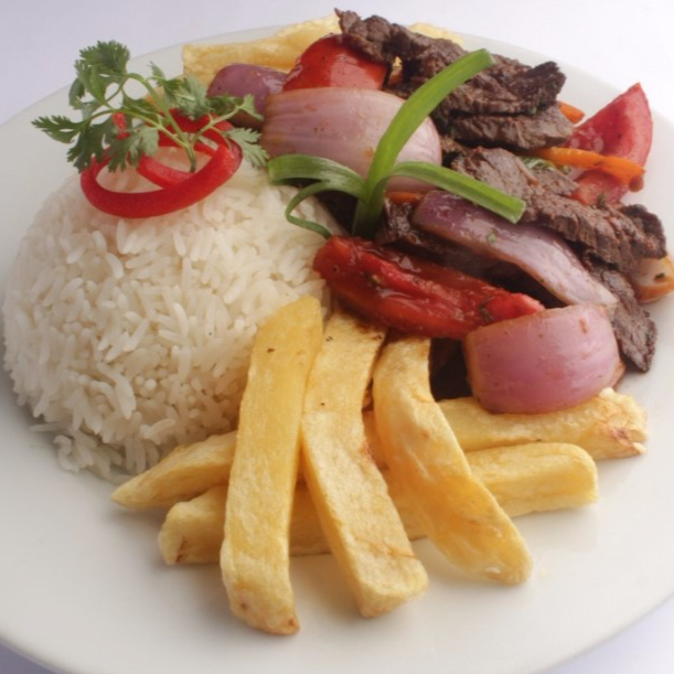 Lomo Saltado + Bebida del Día