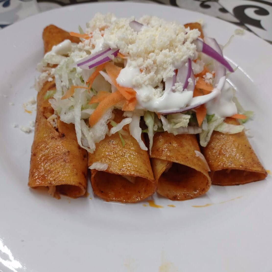 Orden (4) Enchiladas Rojas Pollo