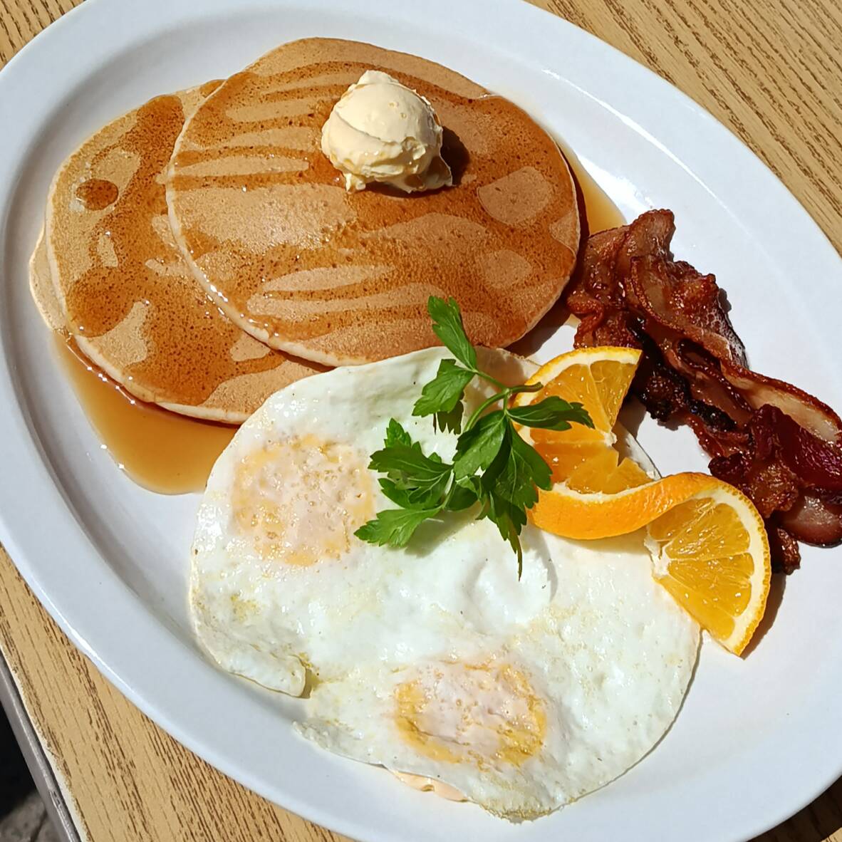 Hot Cakes Con Huevo y Tocino