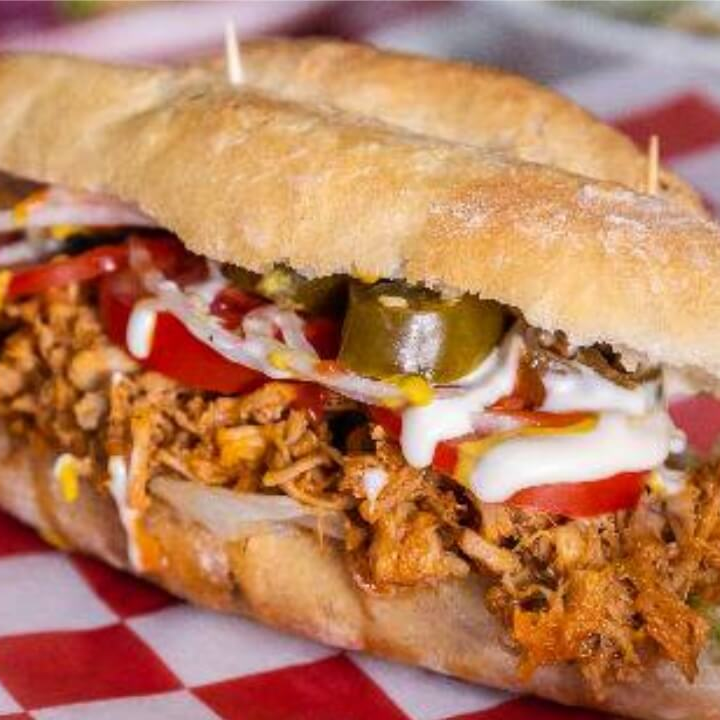 Lonche de Tinga de Pierna