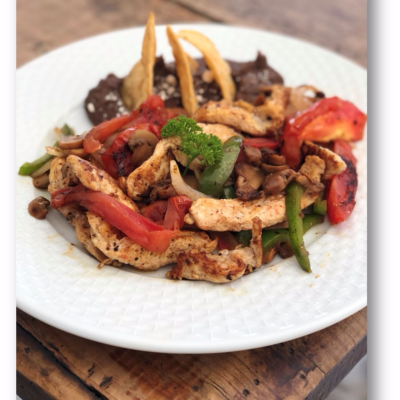 Fajitas de Pollo con Frijoles Refritos