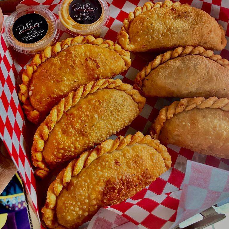 1PIEZA EMPANADA DE PIÑA