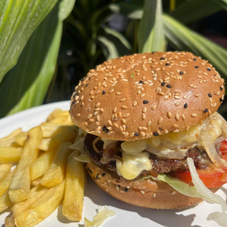 Hamburguesa de Res Casera, CON PAPAS