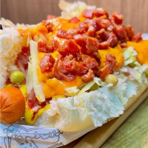 Acompanham pão, maionese, vina, tomate, milho, batata palha, cheddar ou catupiry.