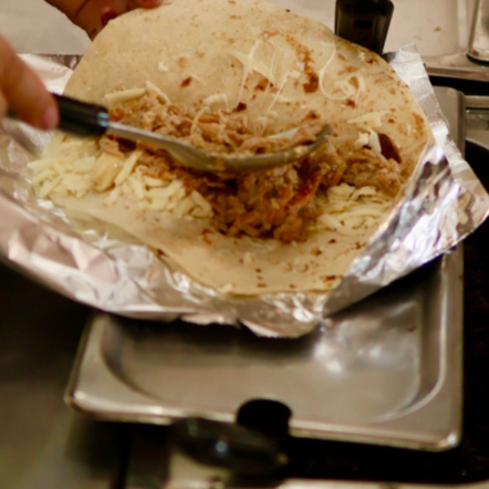 QUESADILLA CON MOLE